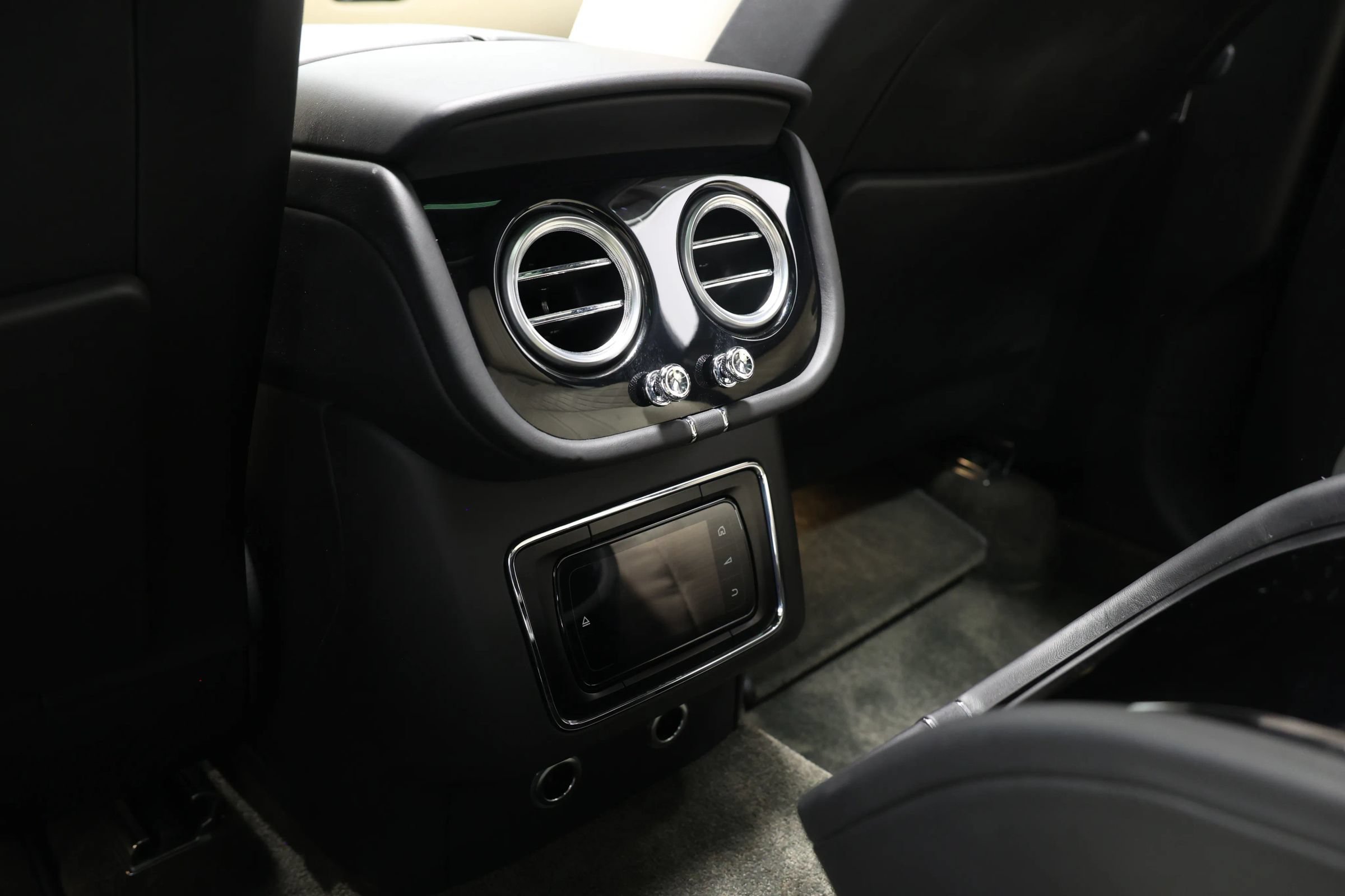 Used 2017 Bentley Bentayga AWD/4WD image 57