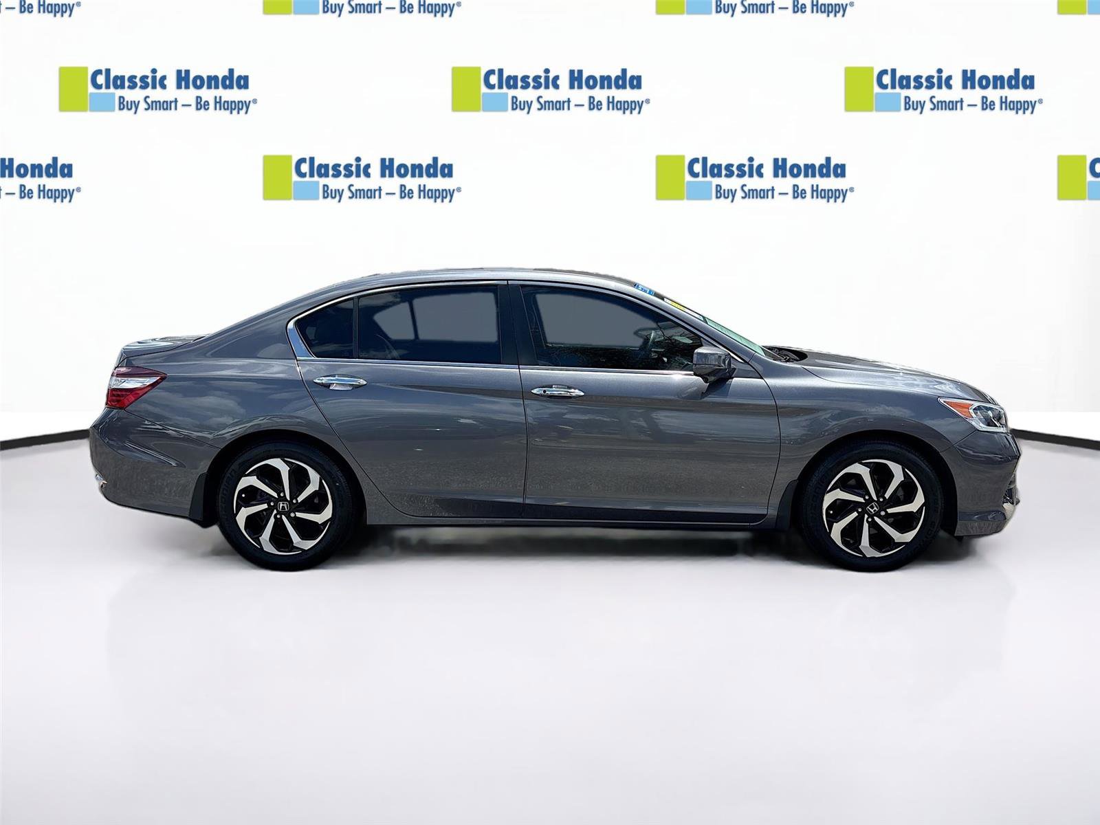 Used 2017 Honda Accord EX image 9