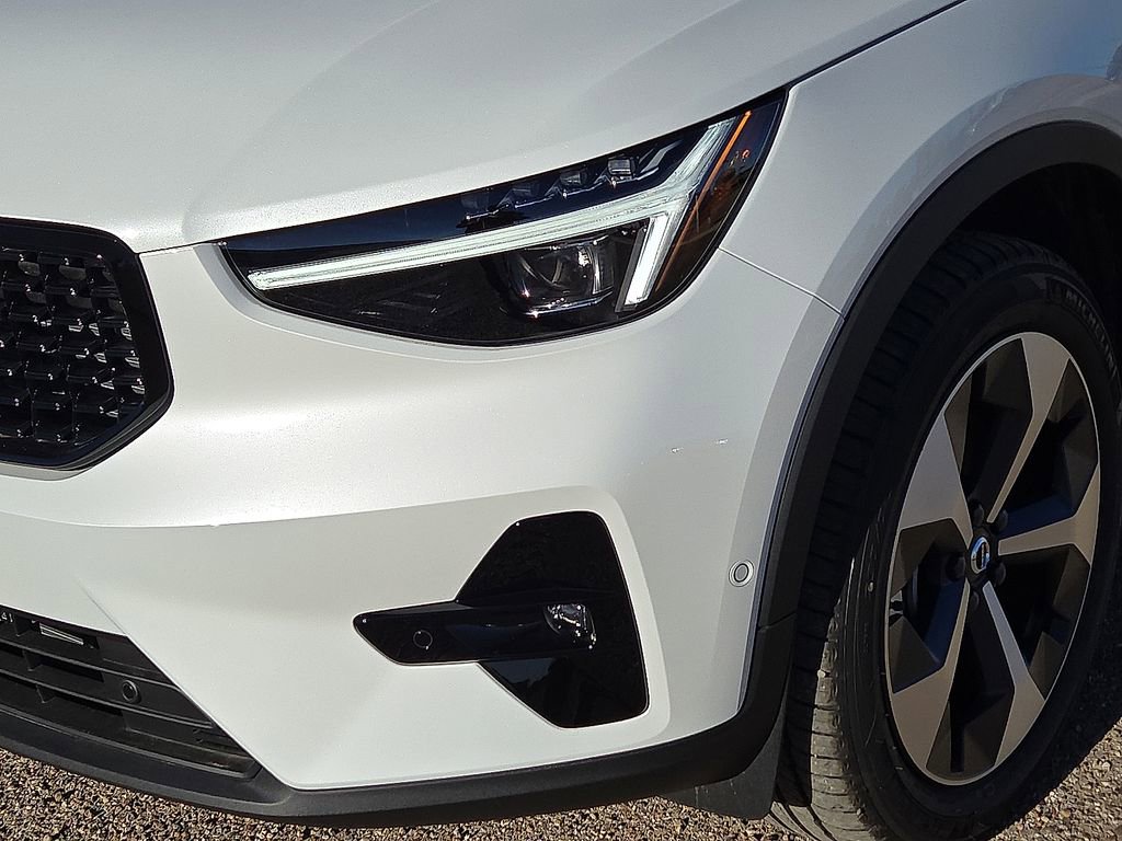 New 2026 Volvo XC40 B5 Plus w/ Protection Package Premier AWD/4WD image 9