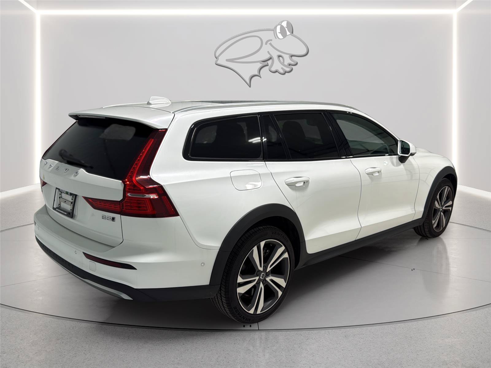 Used 2025 Volvo V60 B5 Cross Country Plus AWD/4WD image 5