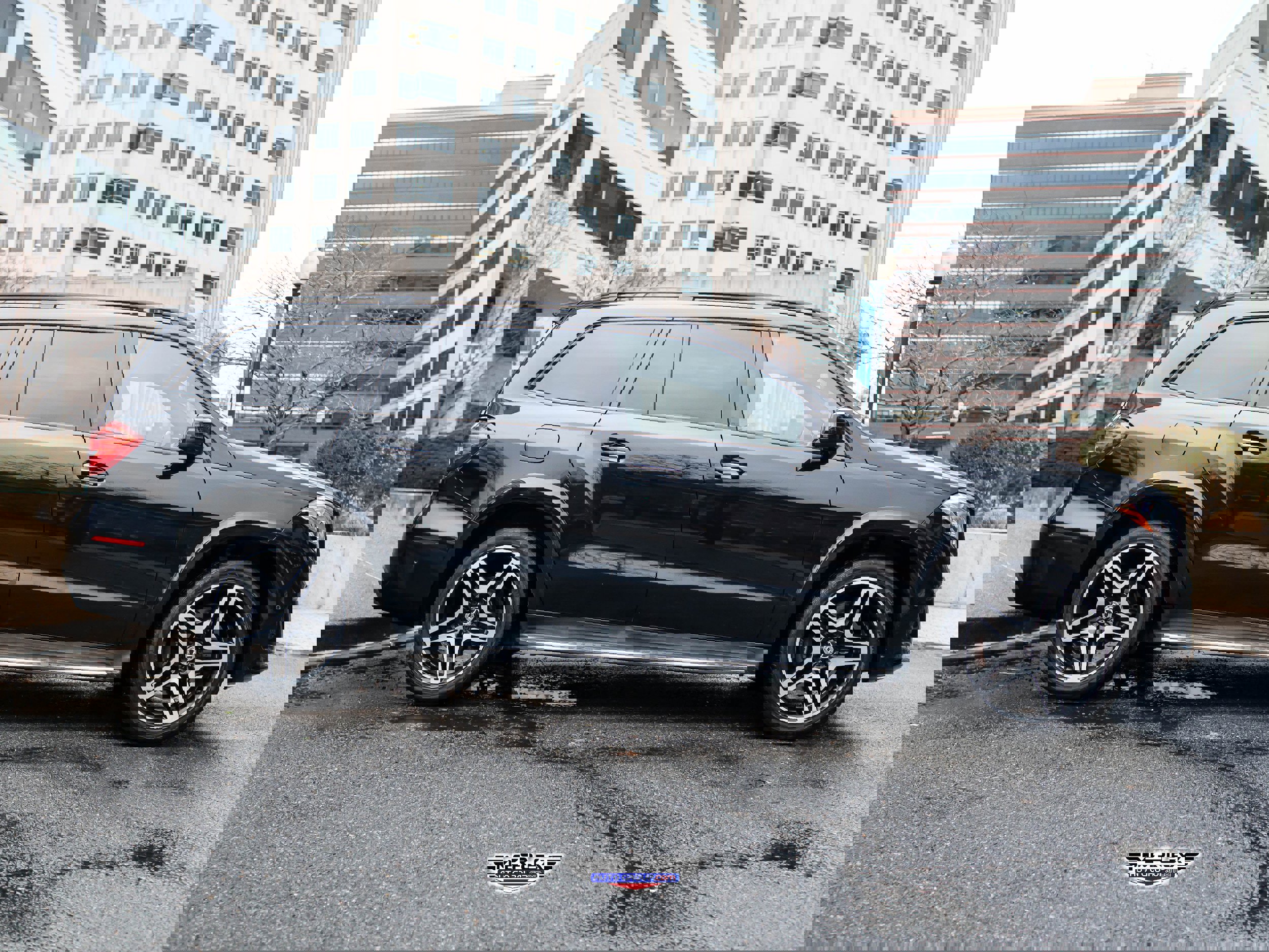 Used 2017 Mercedes-Benz GLS 550 550 4MATIC w/ Driver Assistance Package image 8