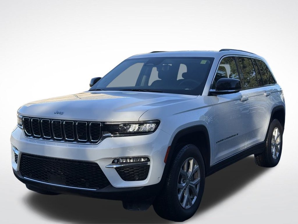 Certified 2023 Jeep Grand Cherokee Limited w/ Luxury Tech Group II AWD/4WD image 3