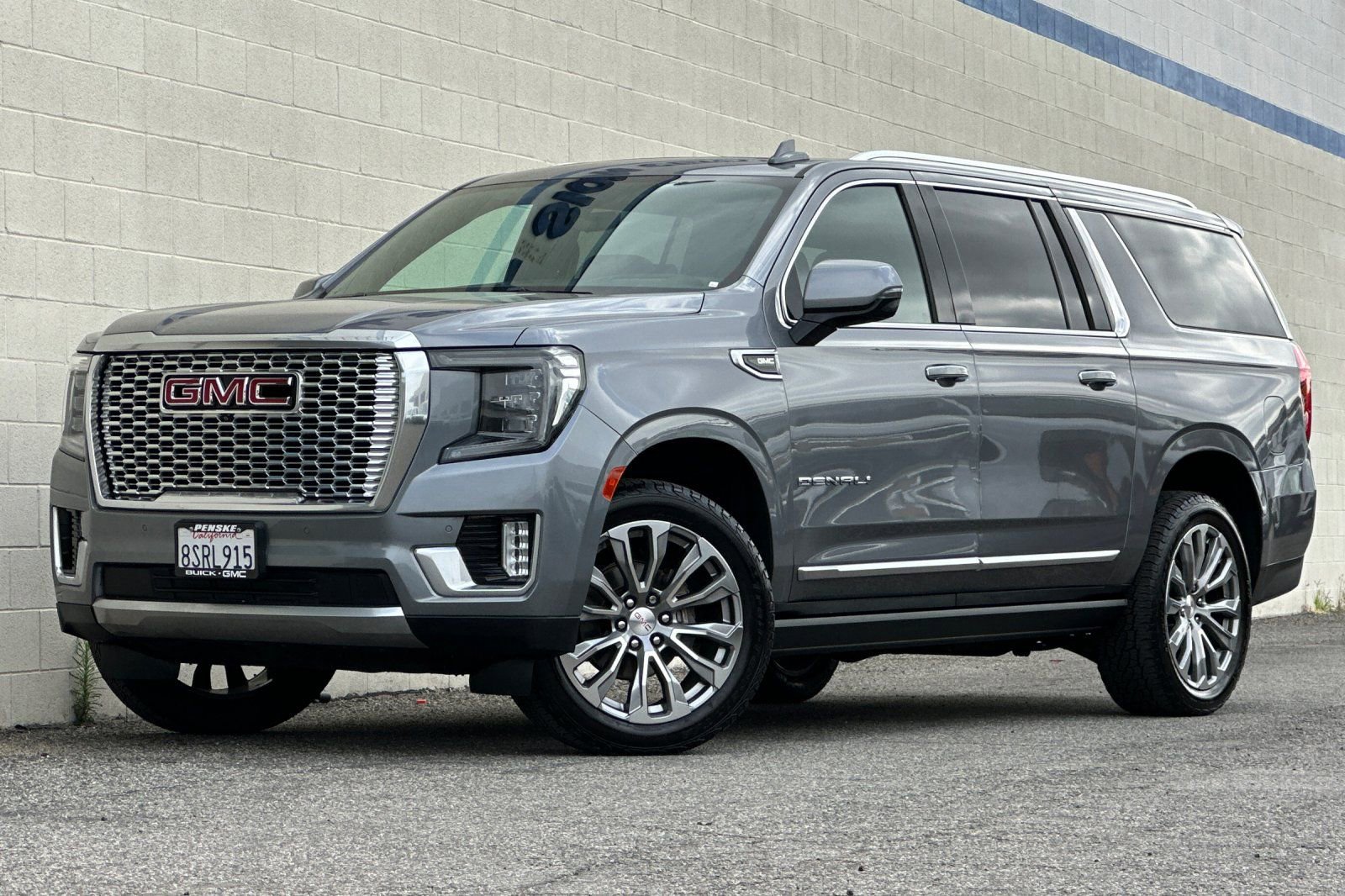 Certified 2021 GMC Yukon XL Denali w/ Denali Premium Package AWD/4WD image 8