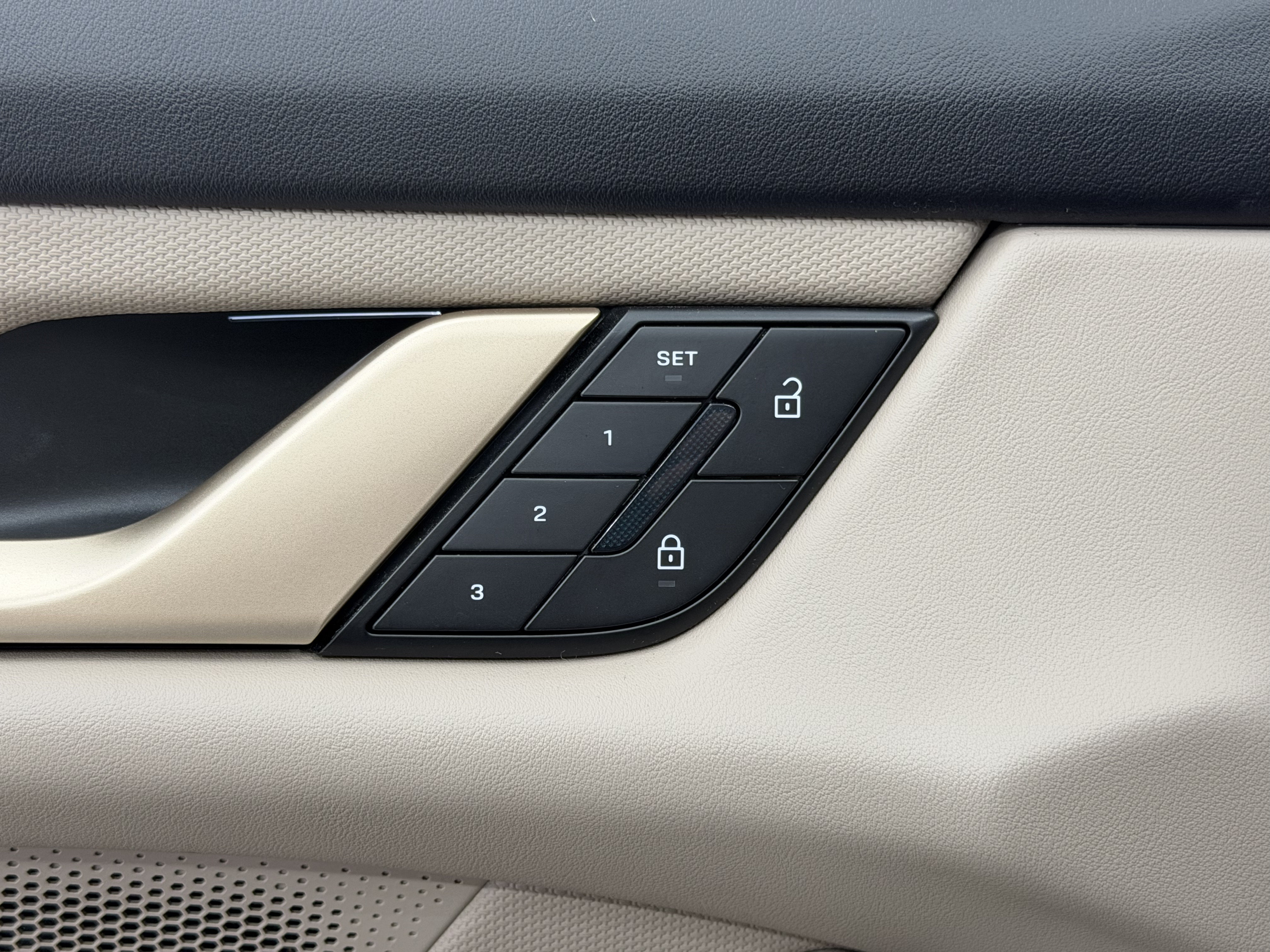 Certified 2022 Porsche Taycan 4S AWD/4WD image 29