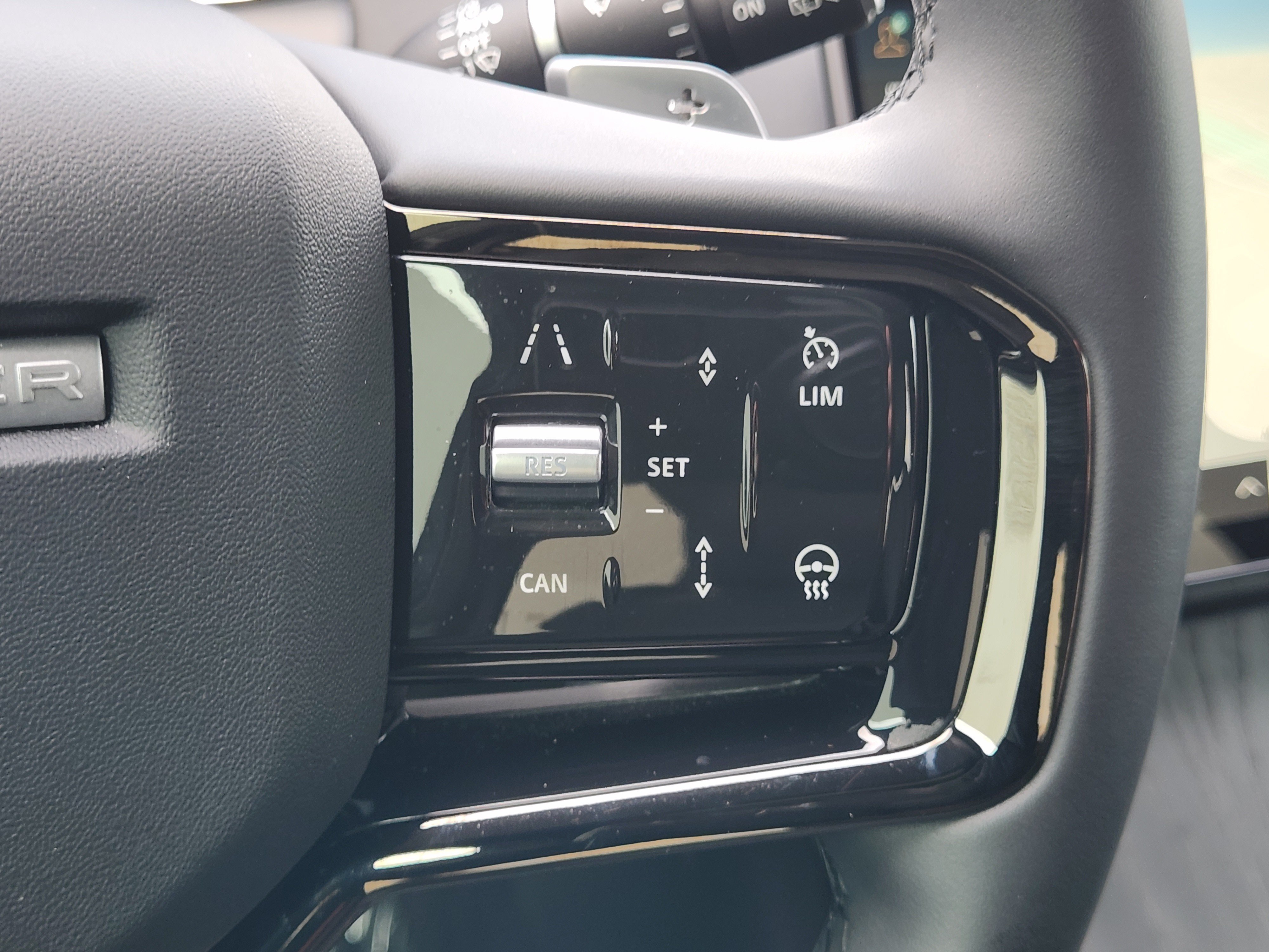 Certified 2026 Land Rover Range Rover Evoque Dynamic SE AWD/4WD image 30