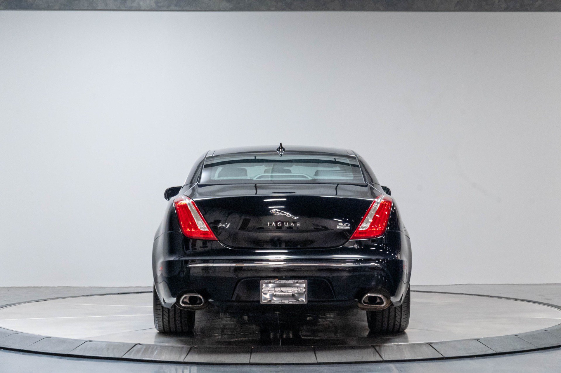 Used 2013 Jaguar XJ AWD image 48