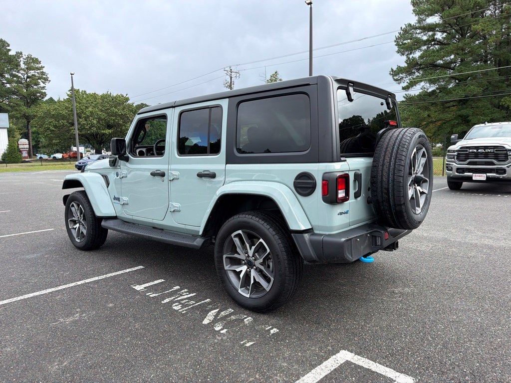 Used 2024 Jeep Wrangler Unlimited w/ Convenience Group AWD/4WD image 7