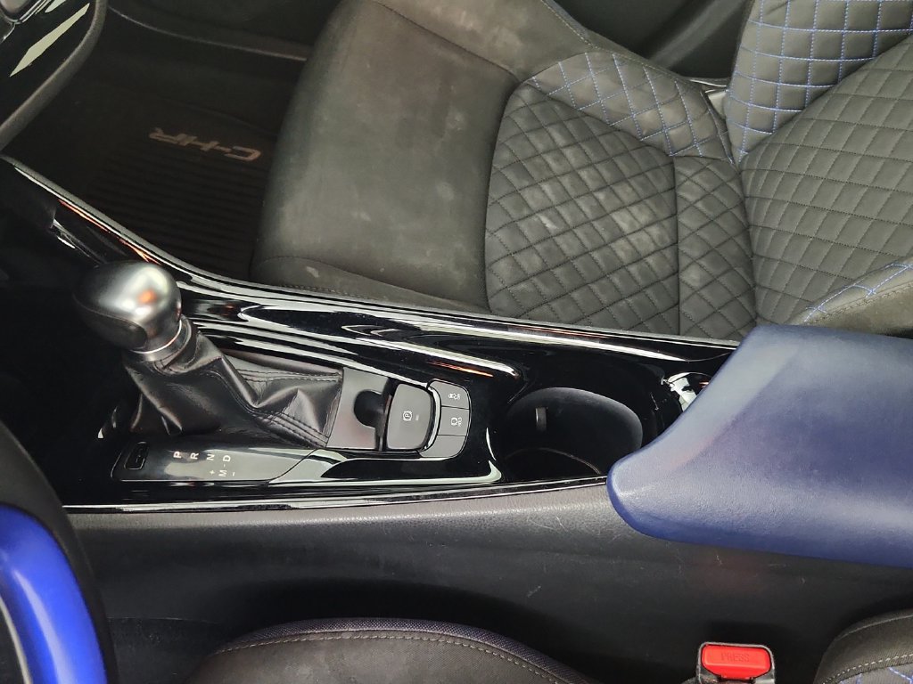Used 2020 Toyota C-HR XLE FWD image 31