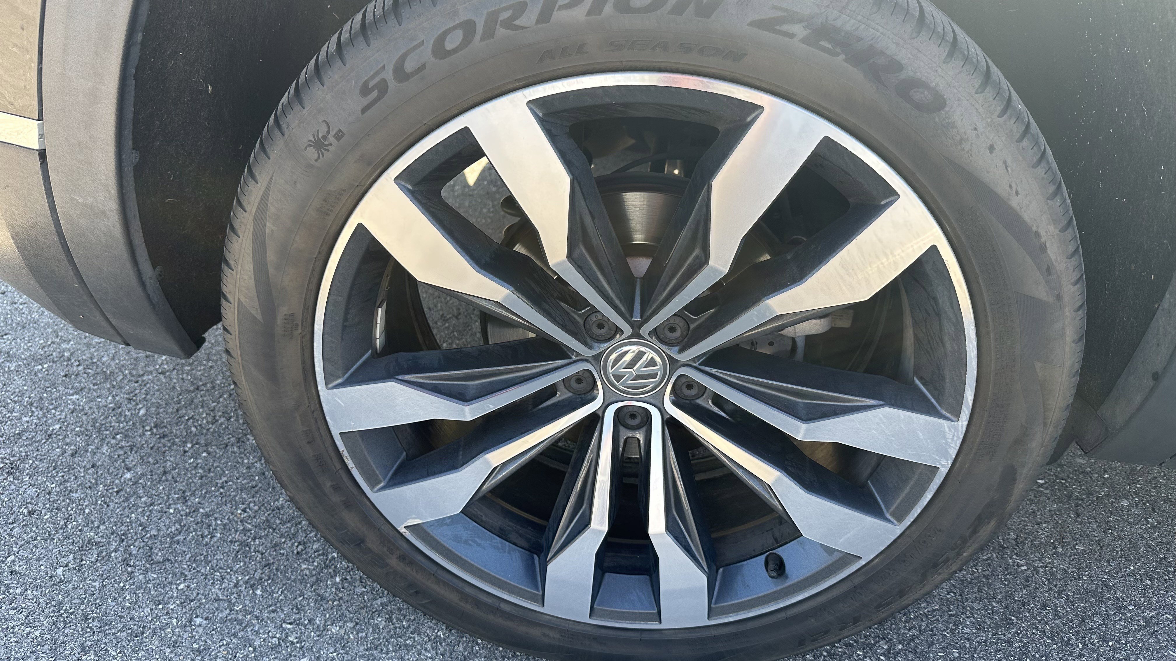 Used 2019 Volkswagen Atlas SEL Premium image 14