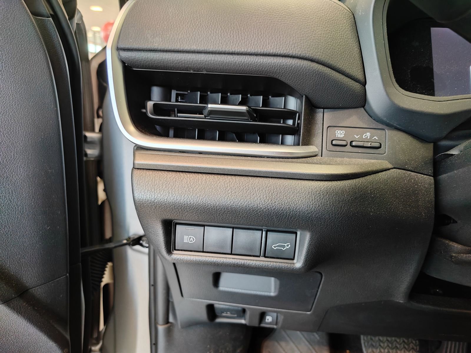 Used 2024 Toyota Grand Highlander XLE image 12