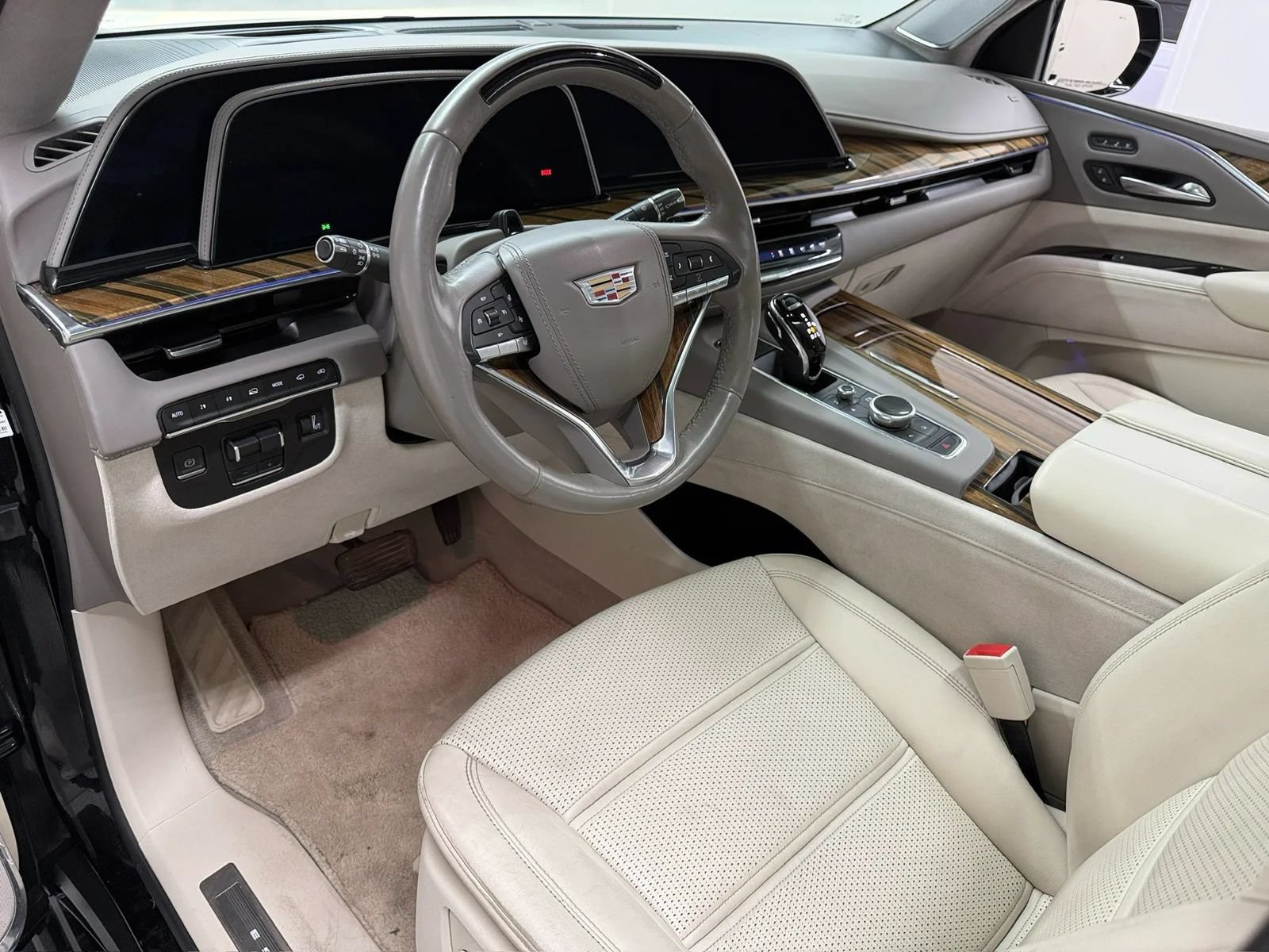 Used 2022 Cadillac Escalade ESV Premium Luxury Platinum AWD/4WD image 11