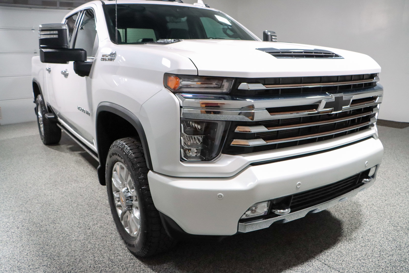 Used 2023 Chevrolet Silverado 2500 High Country w/ Z71 Off-Road Package image 5