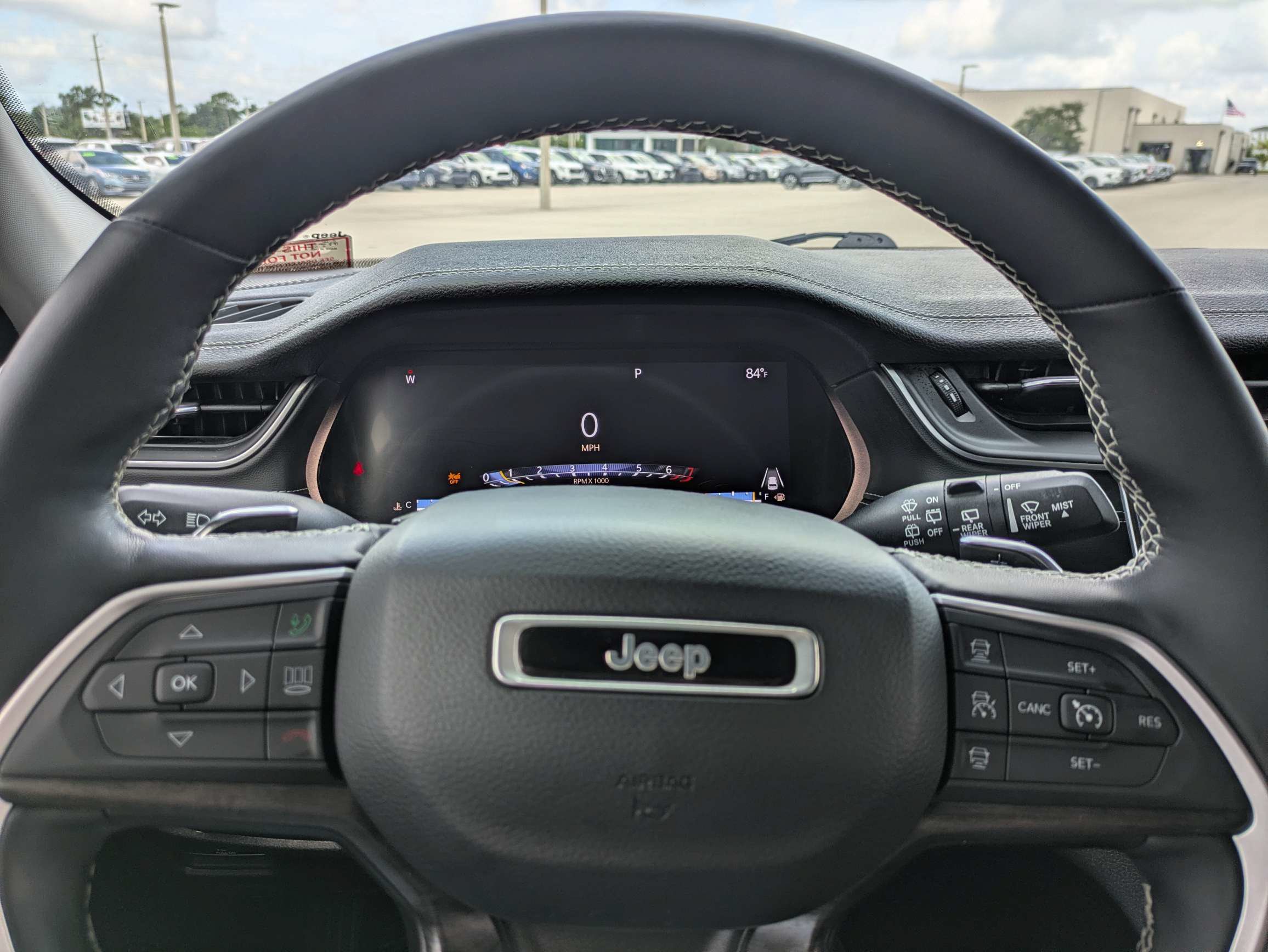 Used 2022 Jeep Grand Cherokee Limited AWD/4WD image 31