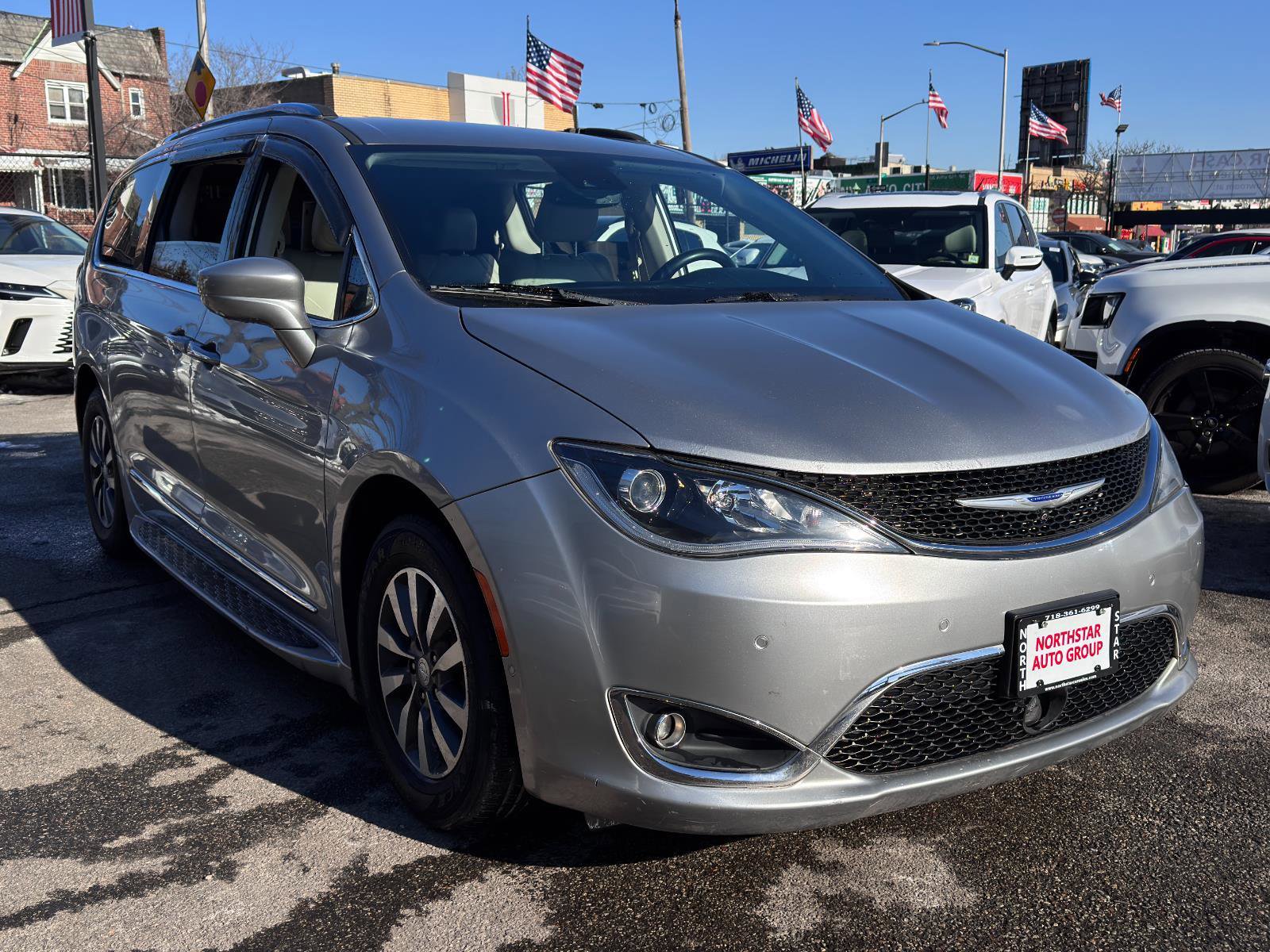 Used 2020 Chrysler Pacifica Touring-L Plus image 3