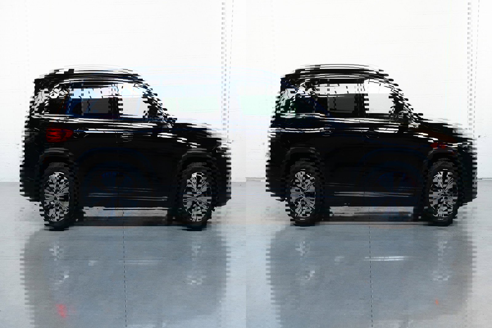 Used 2024 Mercedes-Benz EQB 300 4MATIC image 8