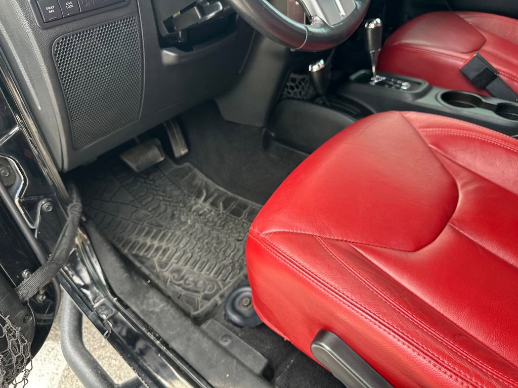 Used 2013 Jeep Wrangler Unlimited Rubicon AWD/4WD image 18