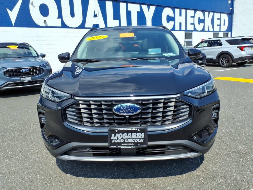 New 2023 Ford Escape SE w/ PHEV Premium Package FWD image 2