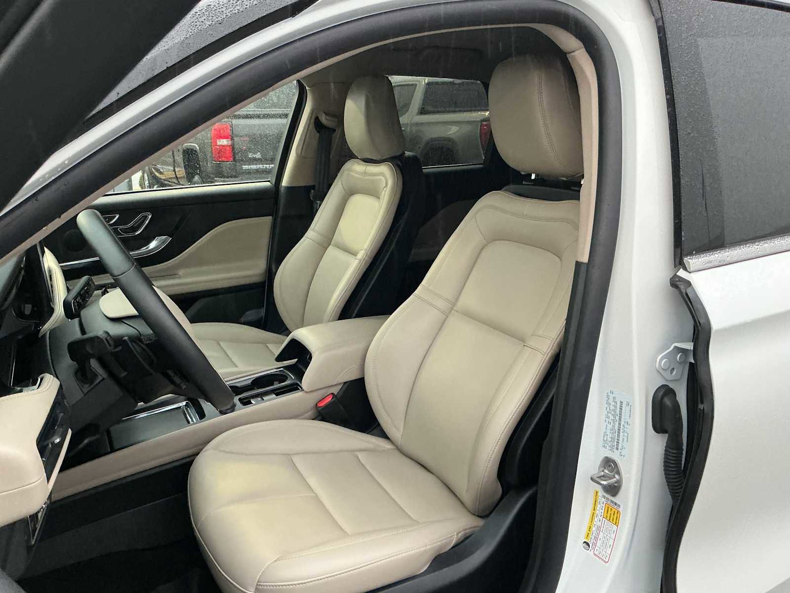 Used 2025 Lincoln Corsair AWD image 21