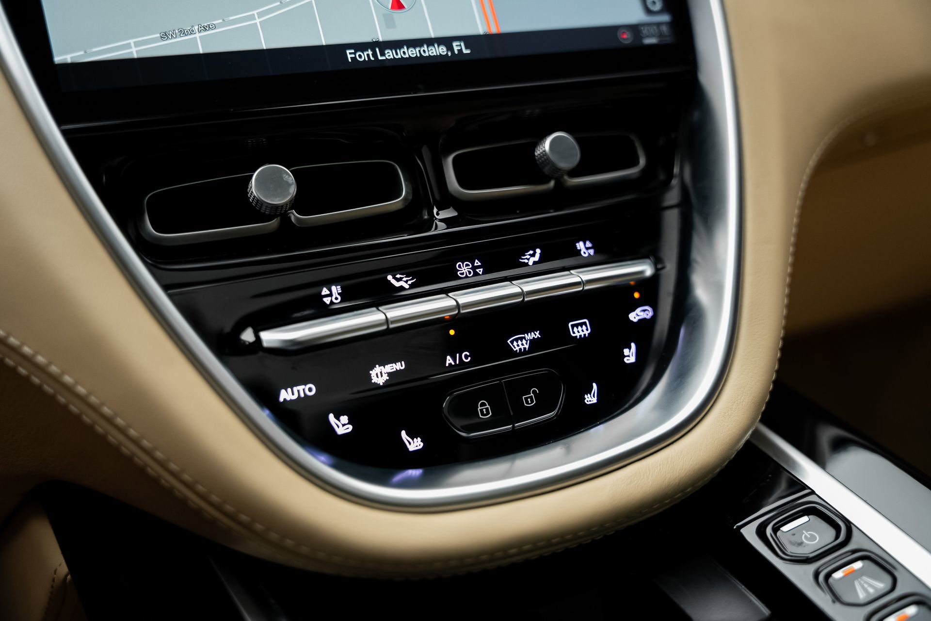 Used 2021 Aston Martin DBX AWD/4WD image 49