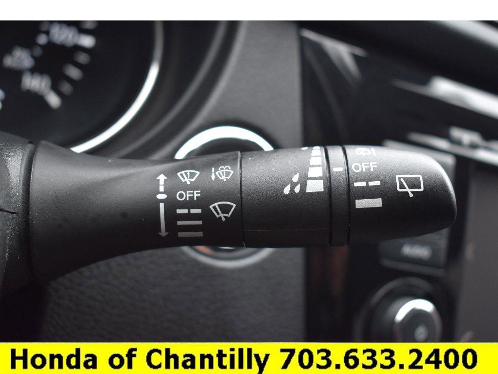 Used 2021 Nissan Rogue Sport SV image 10