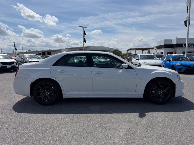 Used 2022 Chrysler 300 Touring L RWD image 4