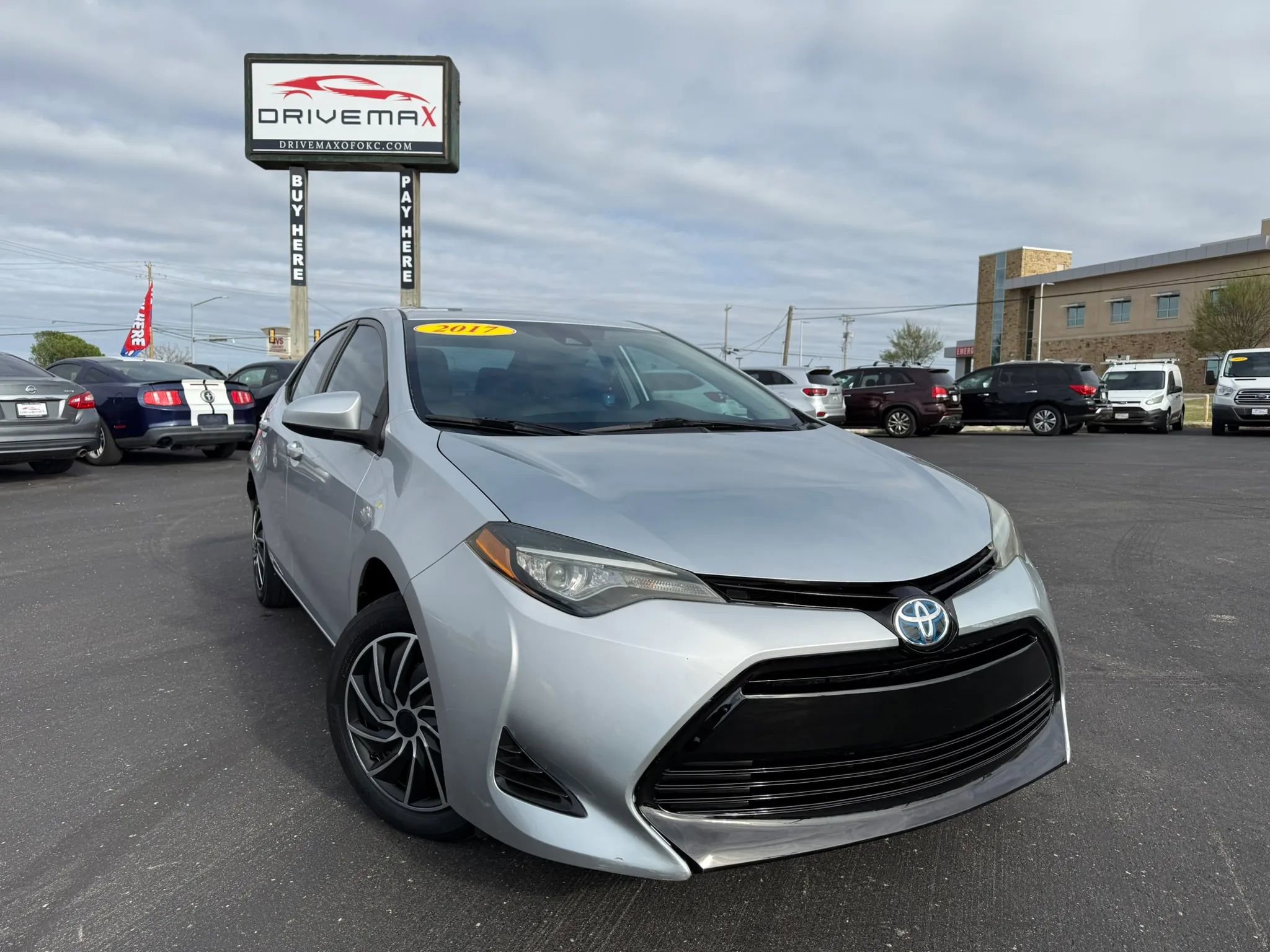 Used 2017 Toyota Corolla LE image 11