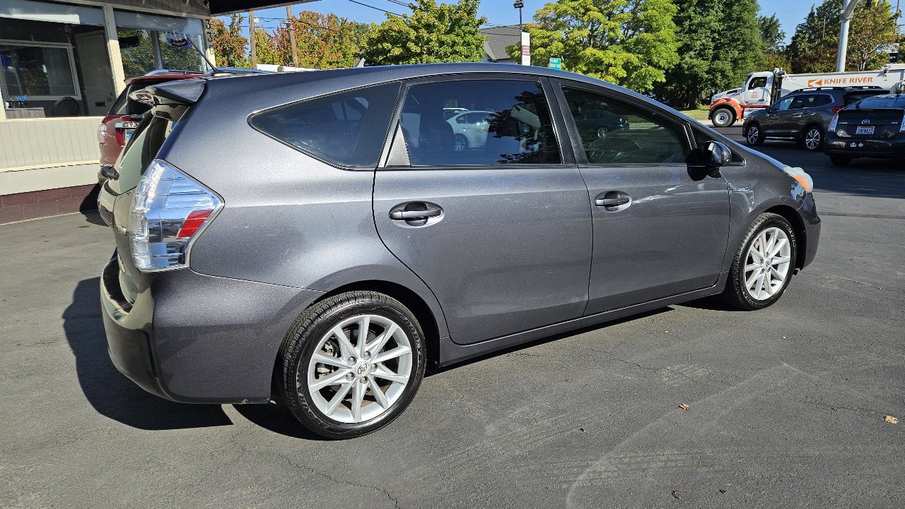 Used 2012 Toyota Prius V Five image 8