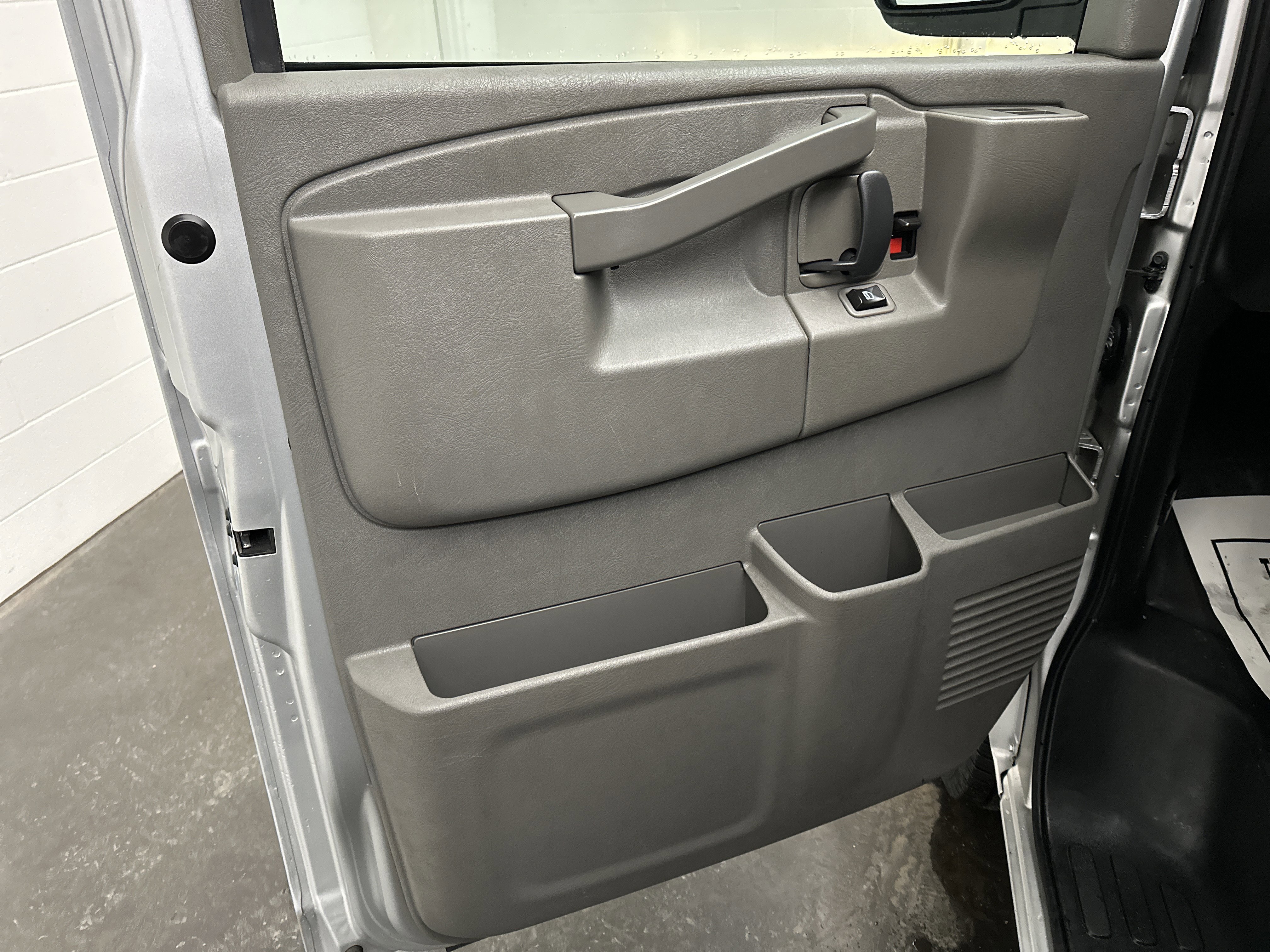 Used 2020 Chevrolet Express 2500 w/ Driver Convenience Package image 16