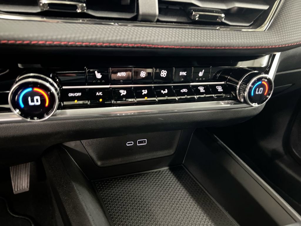 Used 2025 Chevrolet Equinox RS image 16