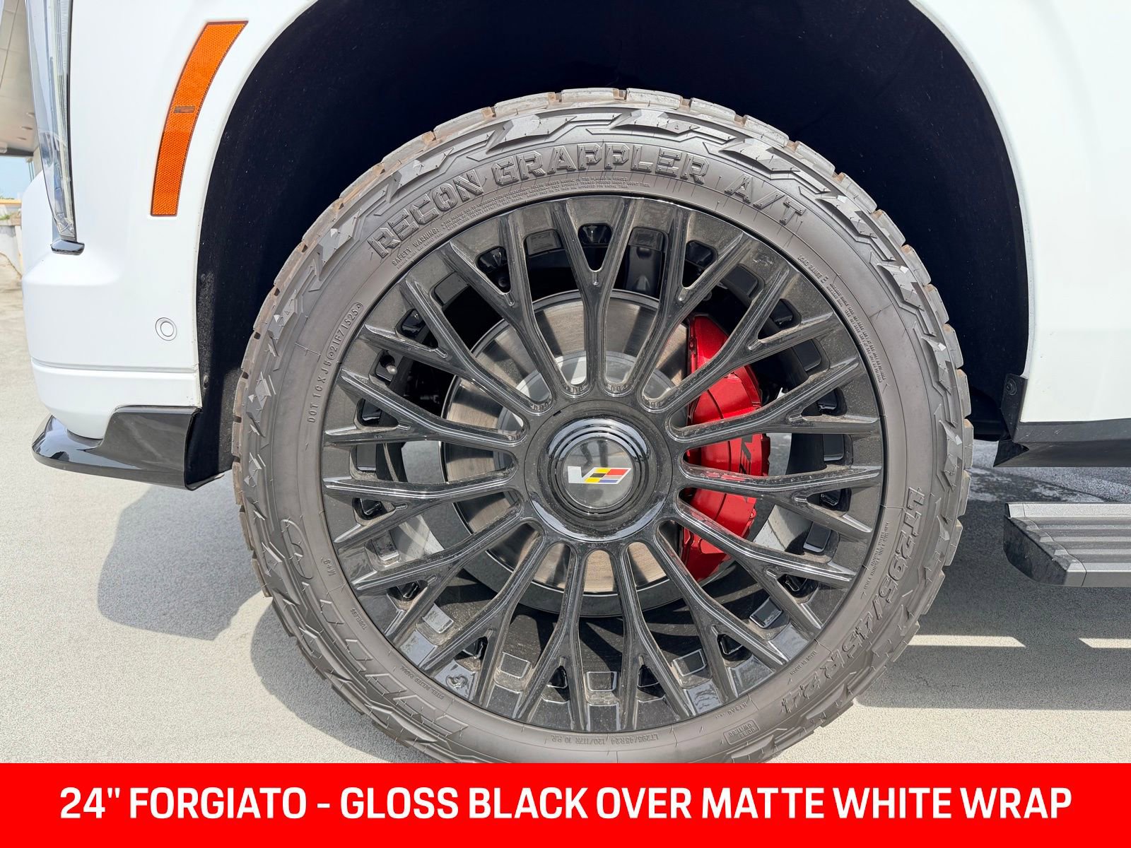 Used 2025 Cadillac Escalade ESV V image 9