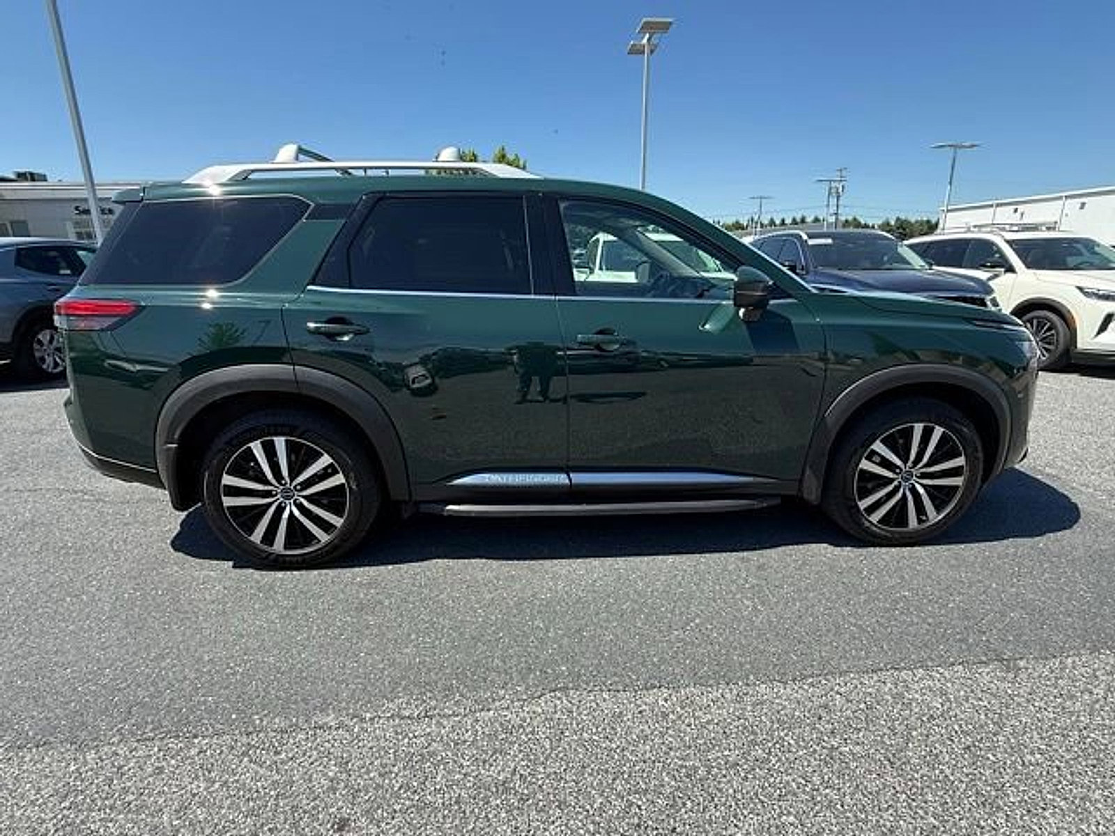 Used 2023 Nissan Pathfinder Platinum w/ Lighting Package (N93) AWD/4WD image 14
