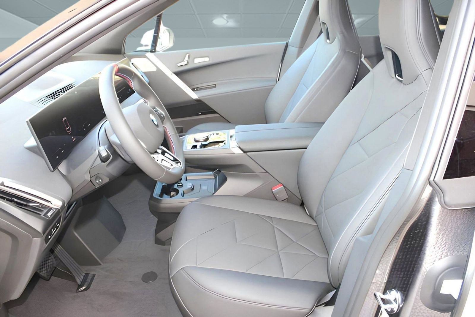 Used 2025 BMW iX M60 image 4