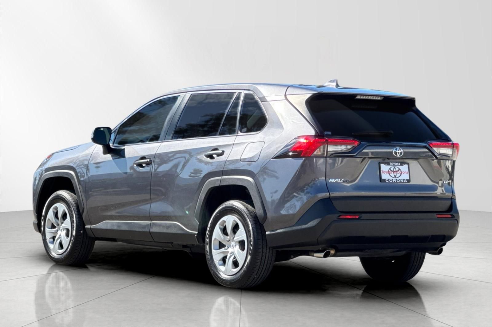 Used 2022 Toyota RAV4 LE image 6