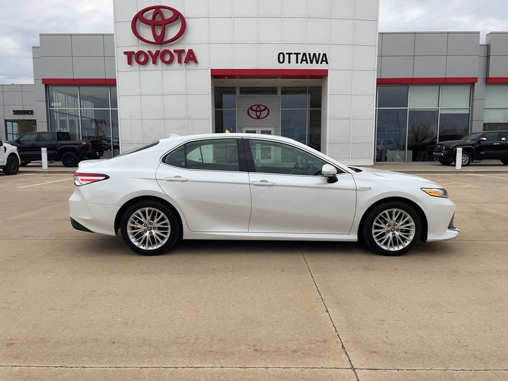 Used 2020 Toyota Camry XLE FWD image 4
