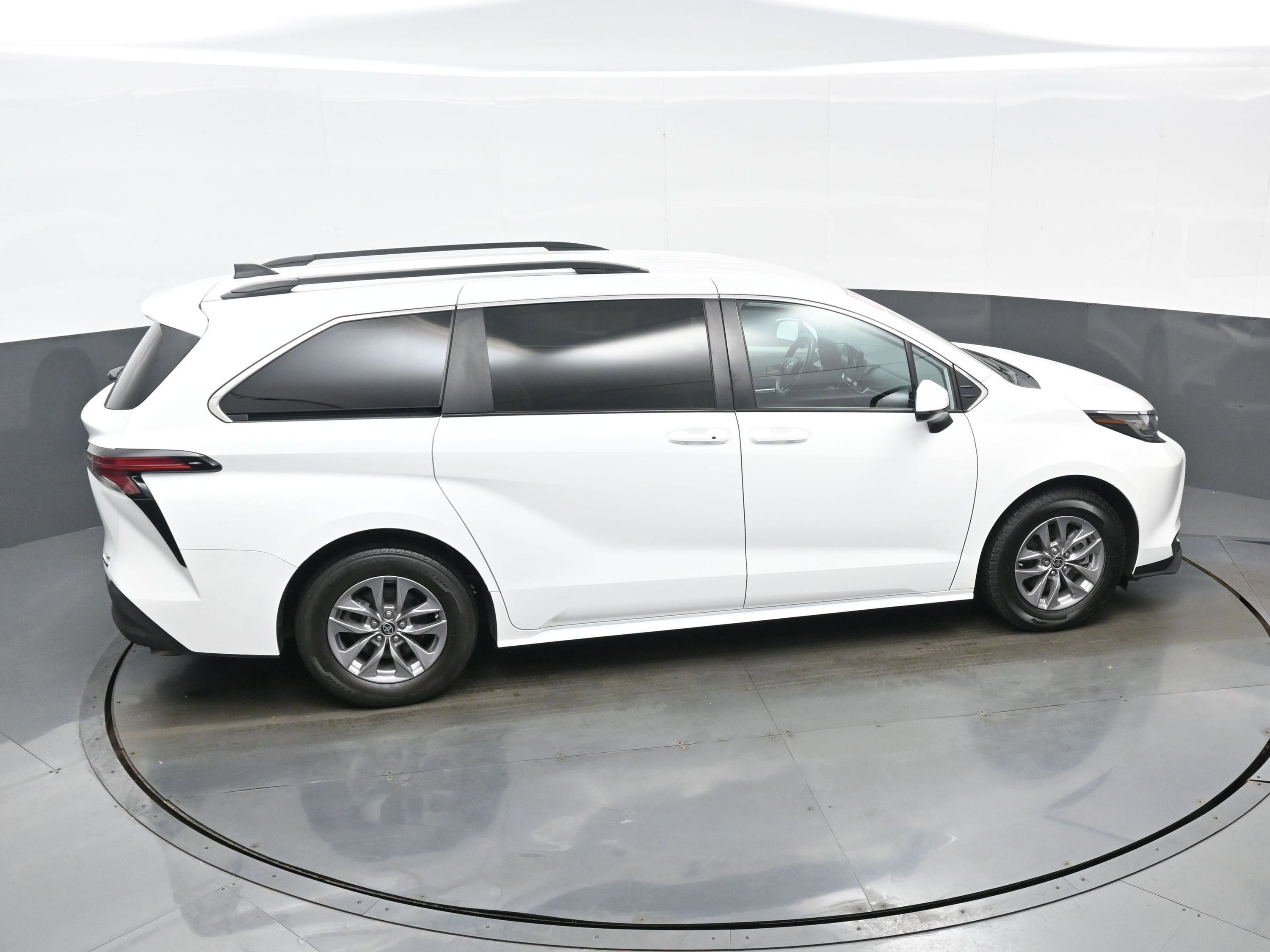 Used 2022 Toyota Sienna LE image 40