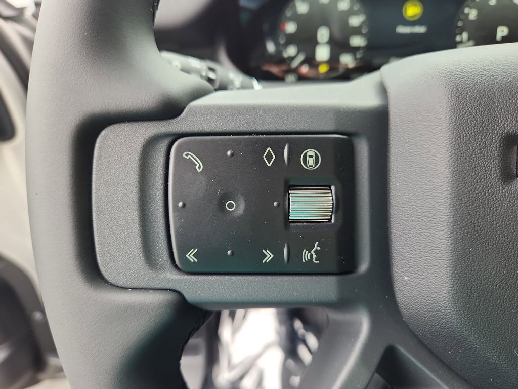 Used 2026 Land Rover Defender 110 S image 17