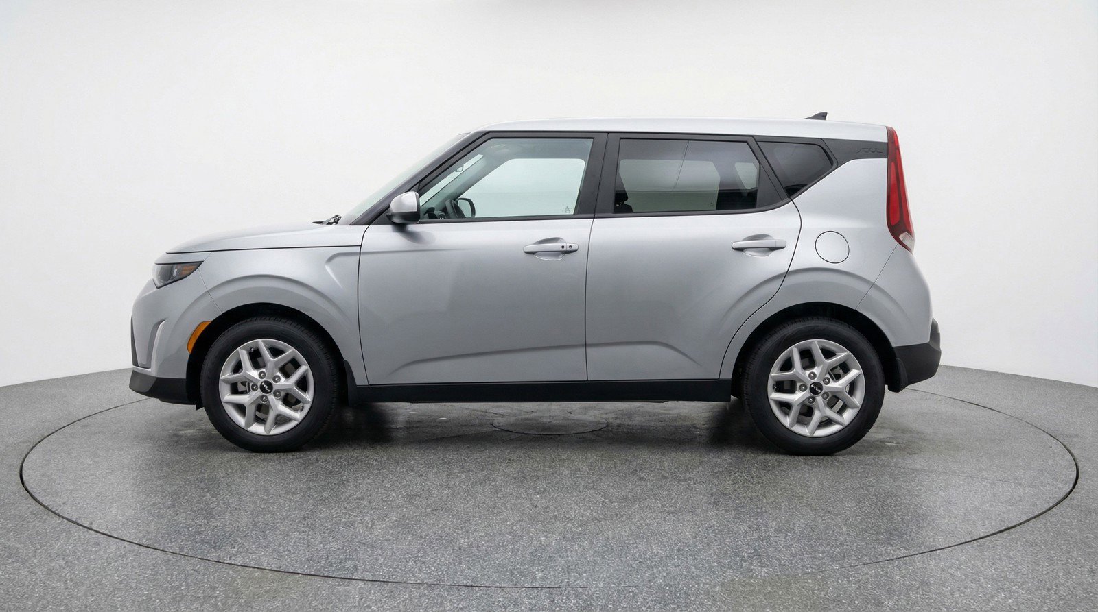 Used 2025 Kia Soul LX w/ LX Technology Package FWD image 5