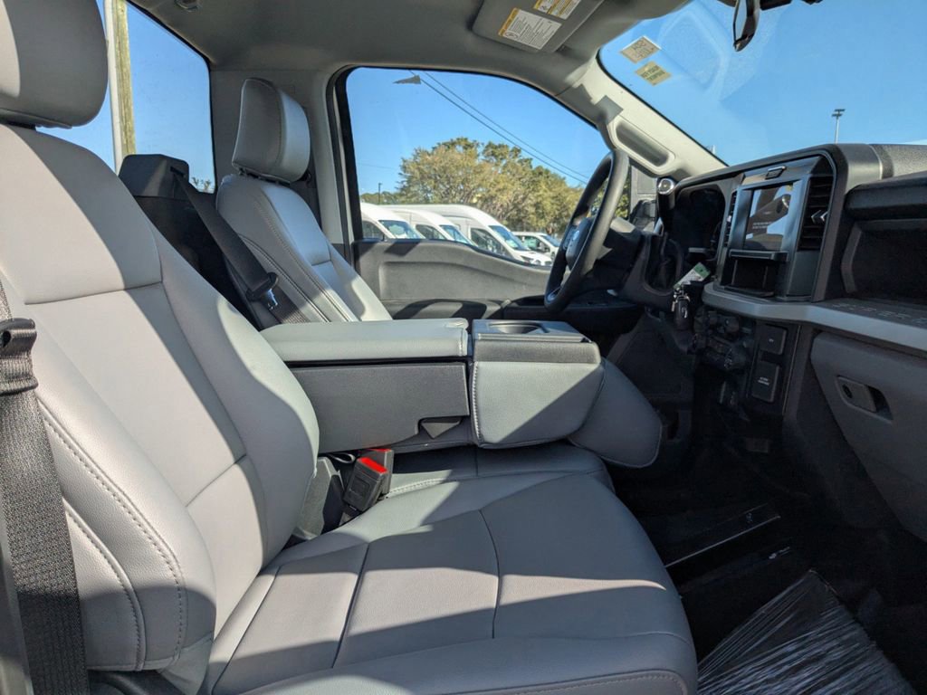 New 2025 Ford F550 4x4 Regular Cab Super Duty image 13