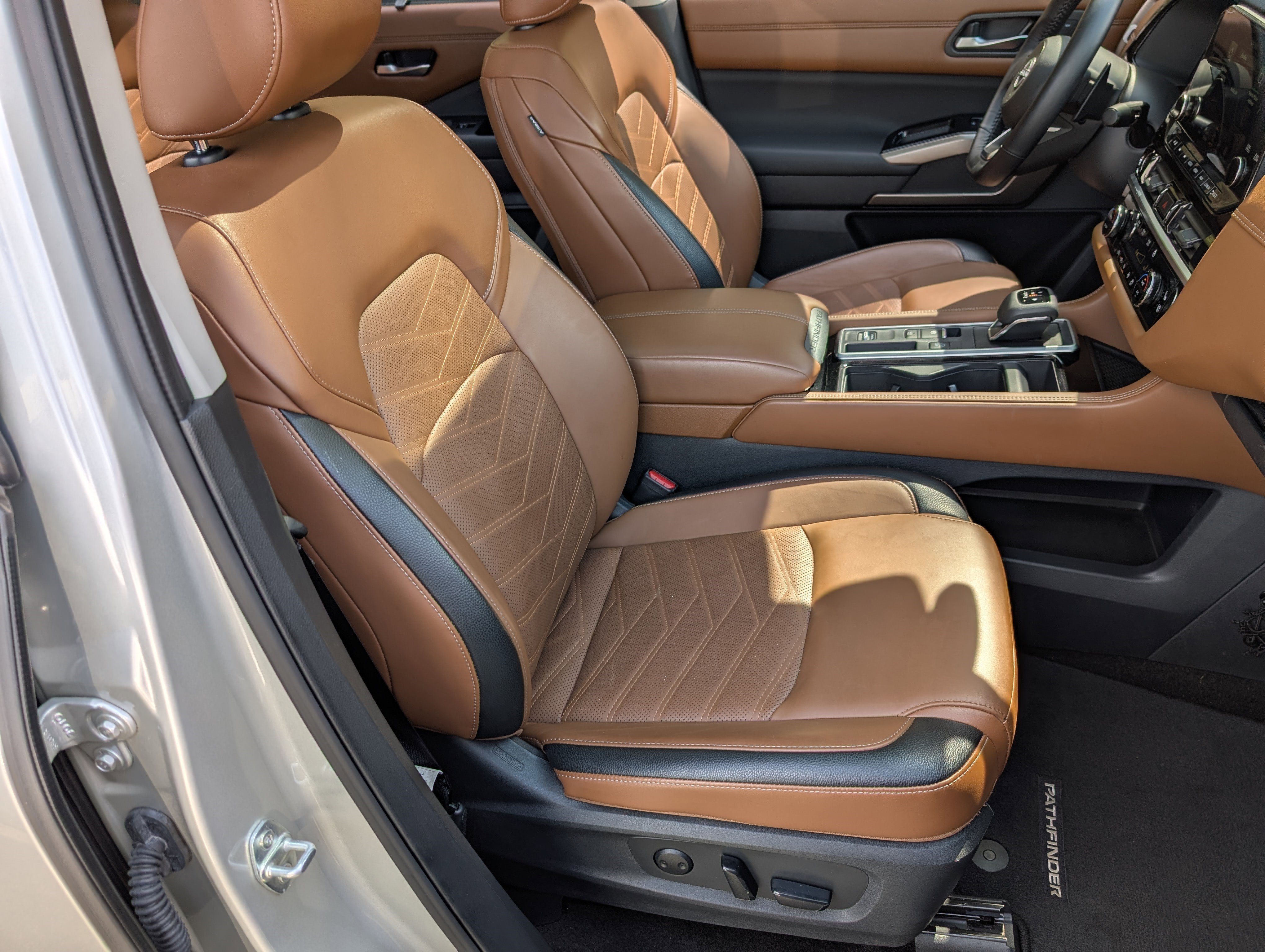 Used 2024 Nissan Pathfinder Platinum w/ Cargo Package image 22