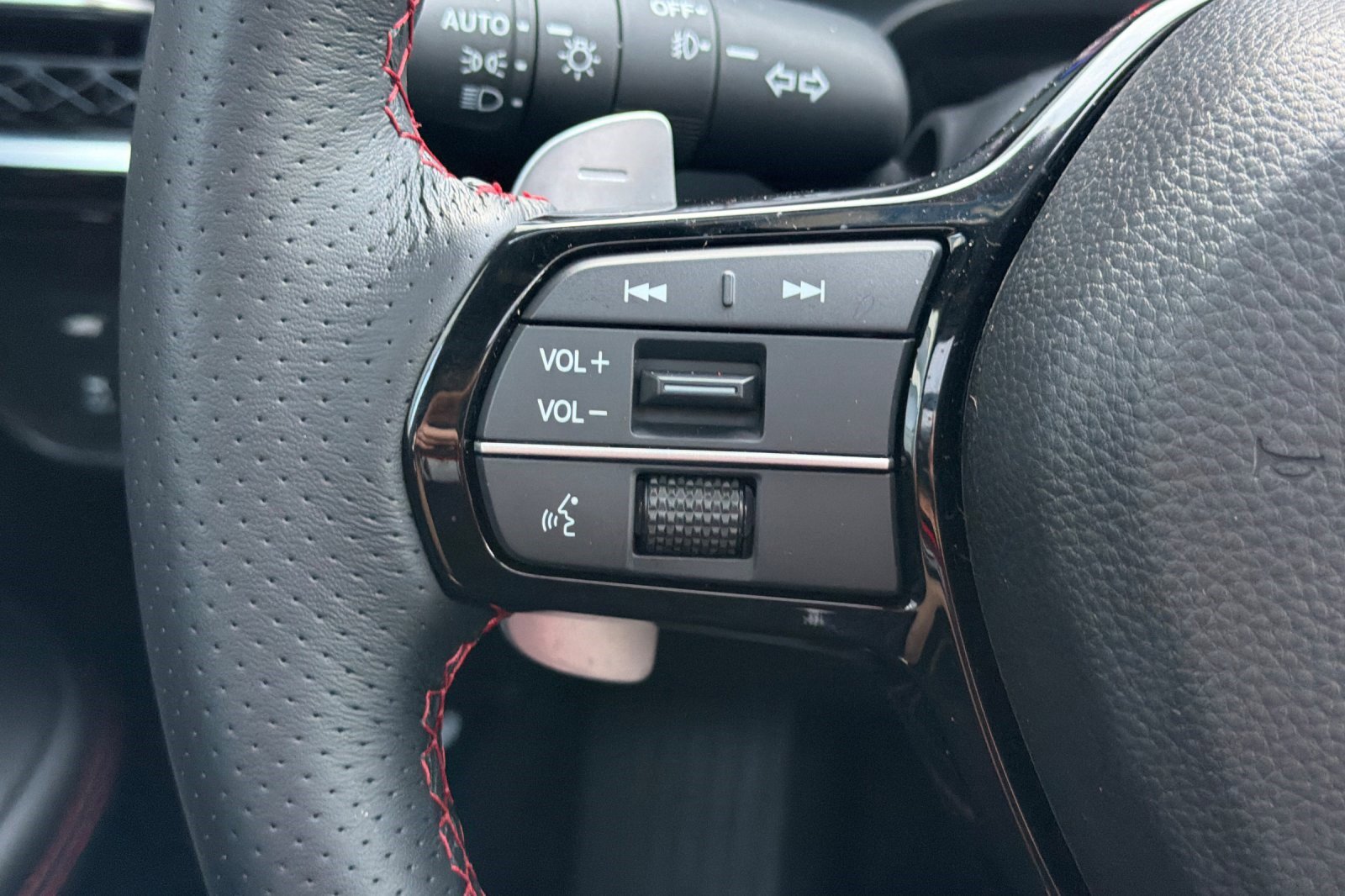 Certified 2025 Acura ADX A-Spec image 32