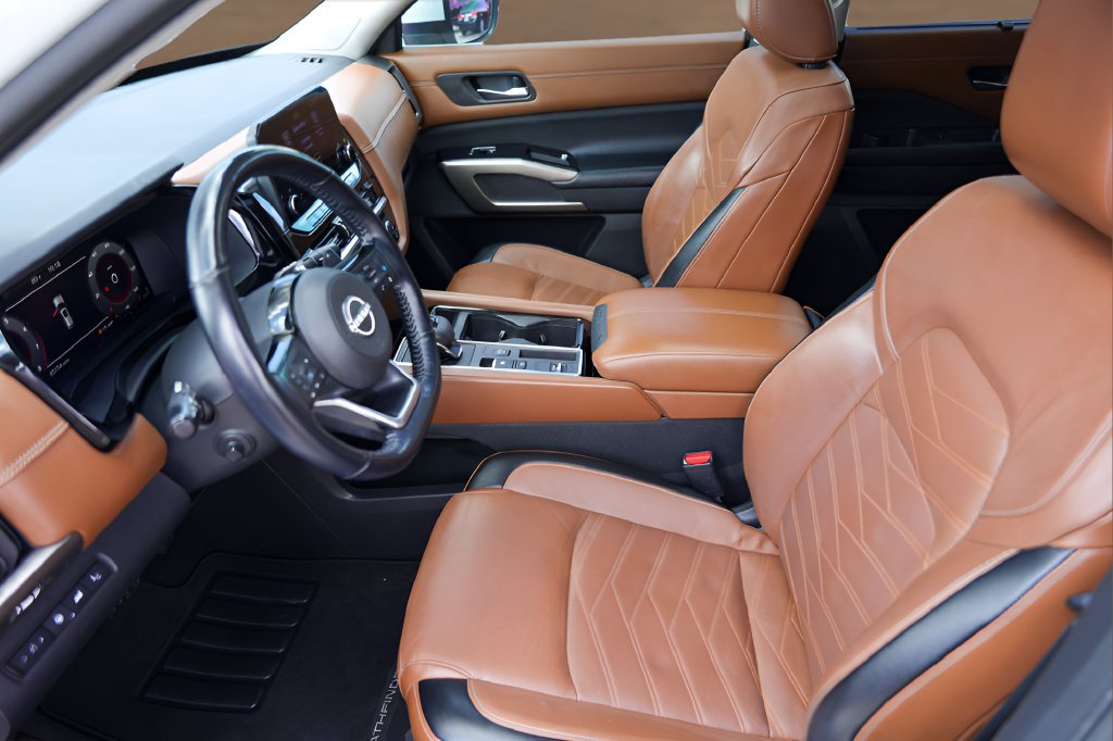 Used 2022 Nissan Pathfinder Platinum w/ Lighting Package (N93) FWD image 9