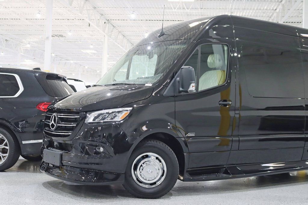 Used 2024 Mercedes-Benz Sprinter 3500 image 2