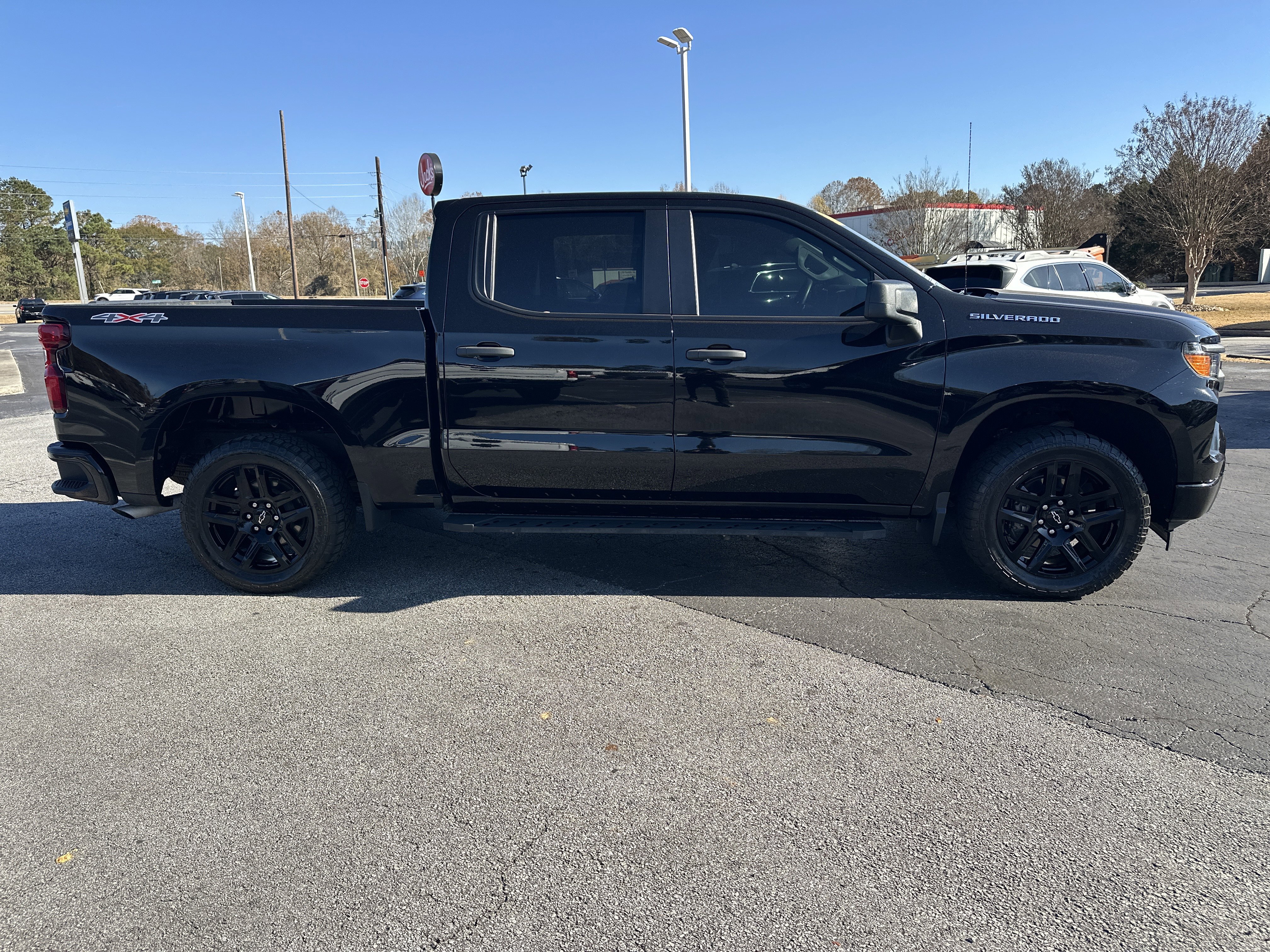 Used 2022 Chevrolet Silverado 1500 Custom image 9