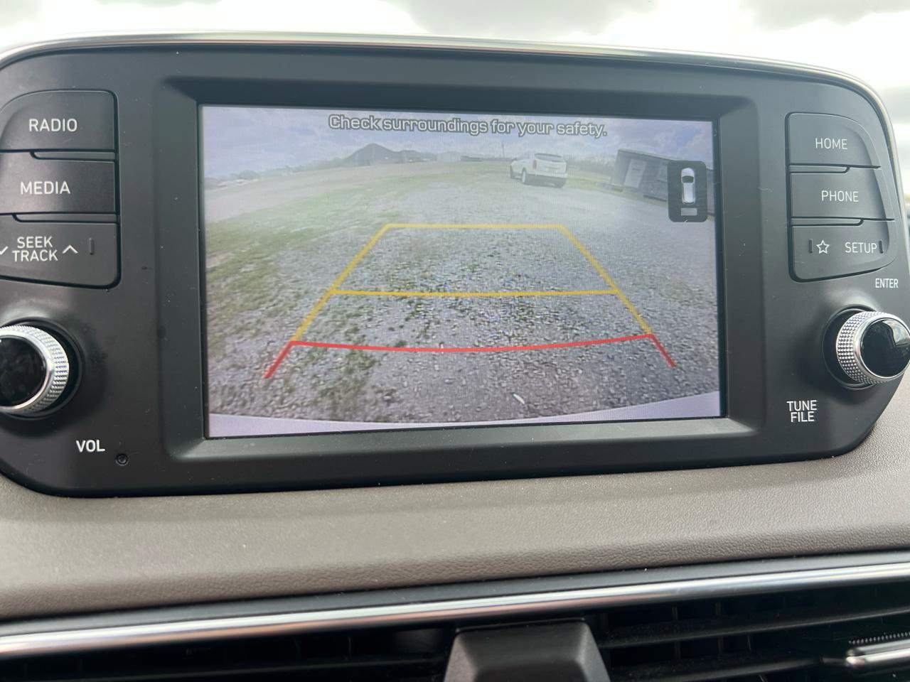 Used 2020 Hyundai Santa Fe SEL w/ Convenience Package image 2