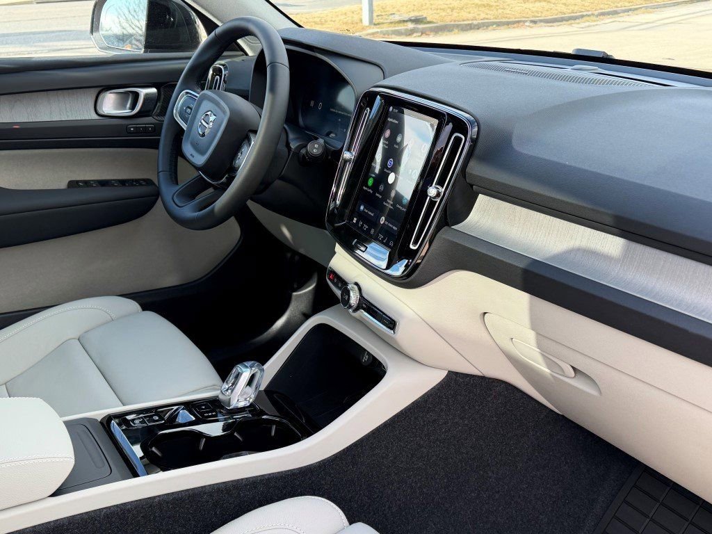 New 2026 Volvo XC40 B5 Ultra w/ Protection Package Premier image 11