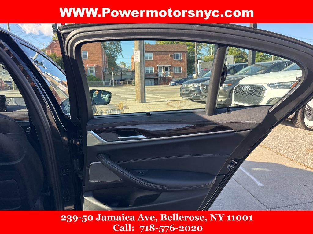 Used 2022 BMW M550i xDrive M550i xDrive w/ Executive Package image 18