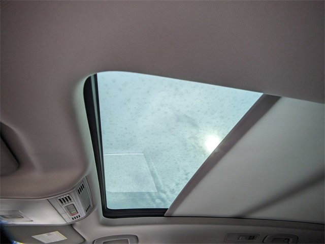 Used 2020 Volkswagen Tiguan SE w/ Panoramic Sunroof Package image 19