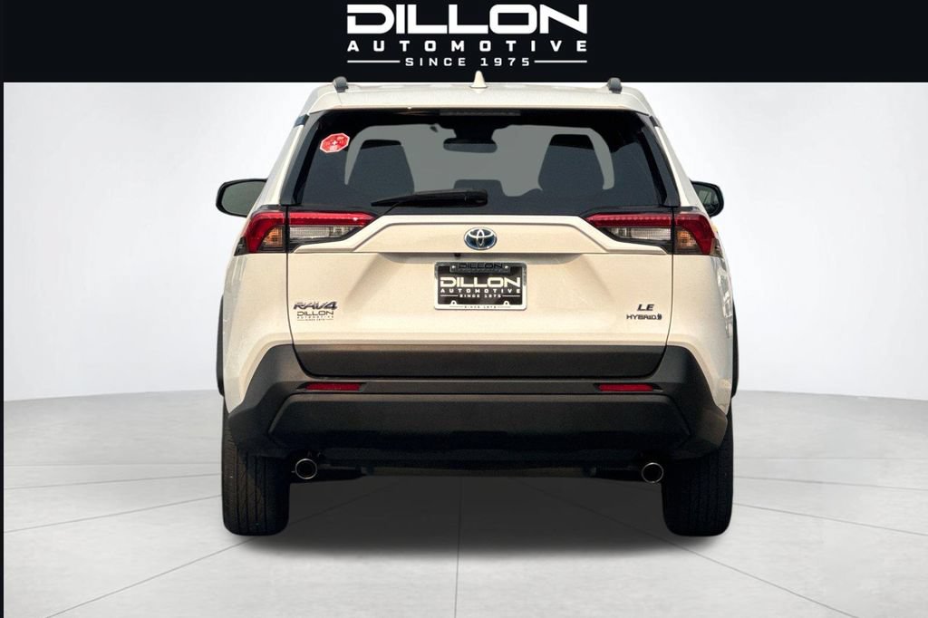 Used 2022 Toyota RAV4 LE AWD/4WD image 5