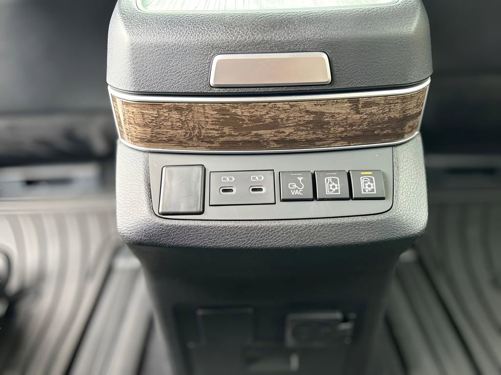Used 2025 Toyota Sienna Platinum AWD/4WD image 14