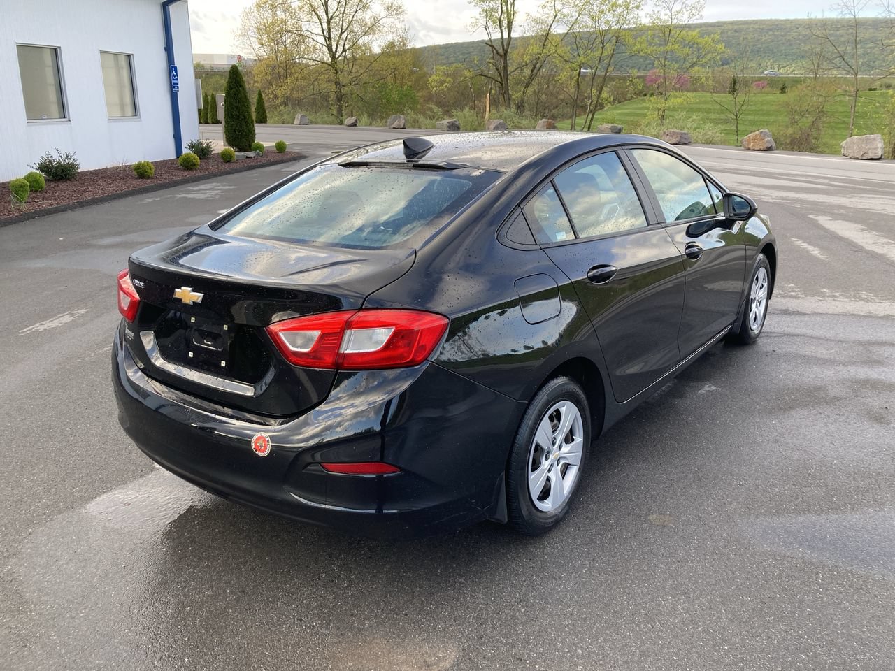 Used 2017 Chevrolet Cruze LS FWD image 7